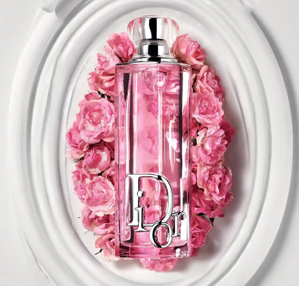 Dior Addict Rosy Glow Eau de Parfum Is lying on tons of rose