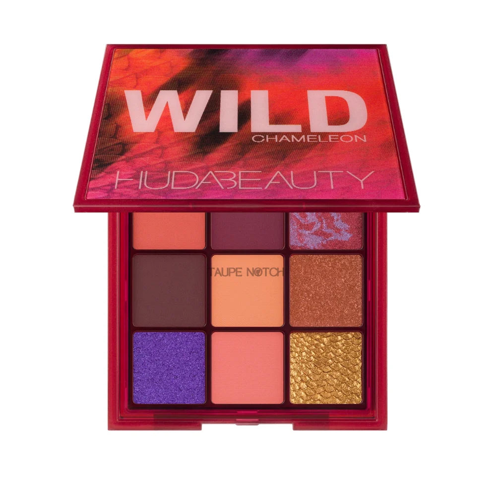 Eyeshadow palette with 9 pressed shades in brown, purple, pink, gold and bronze