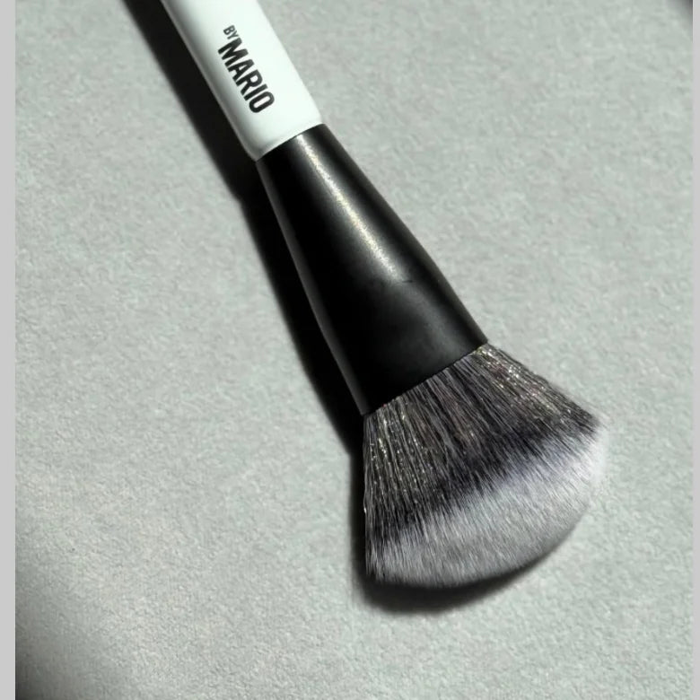 Makeup by Mario F4 brush close-up, black handle and gray bristles