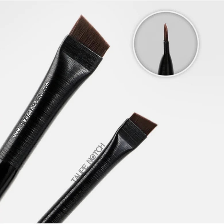 Eyebrow and eyeliner brush tip with angled brown bristles and dark handle, detail